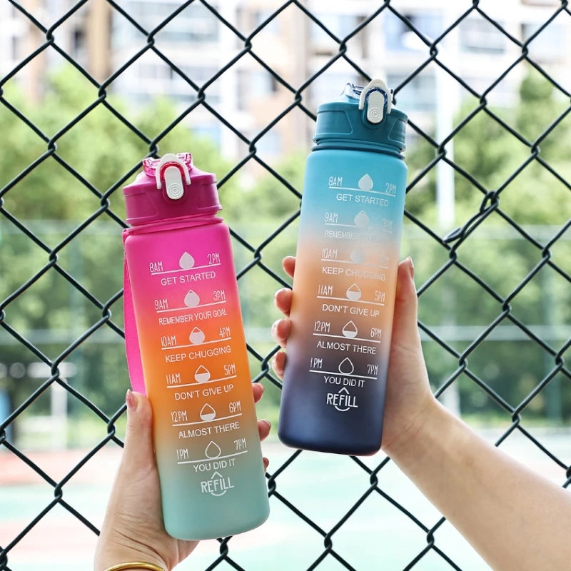 800ML Sportwasserflasche mit großer Kapazität Leckdichter Kunststoff-Trinkbecher aus Kunststoff mit Skala, die für Reisefitness geeignet ist, lecksicher